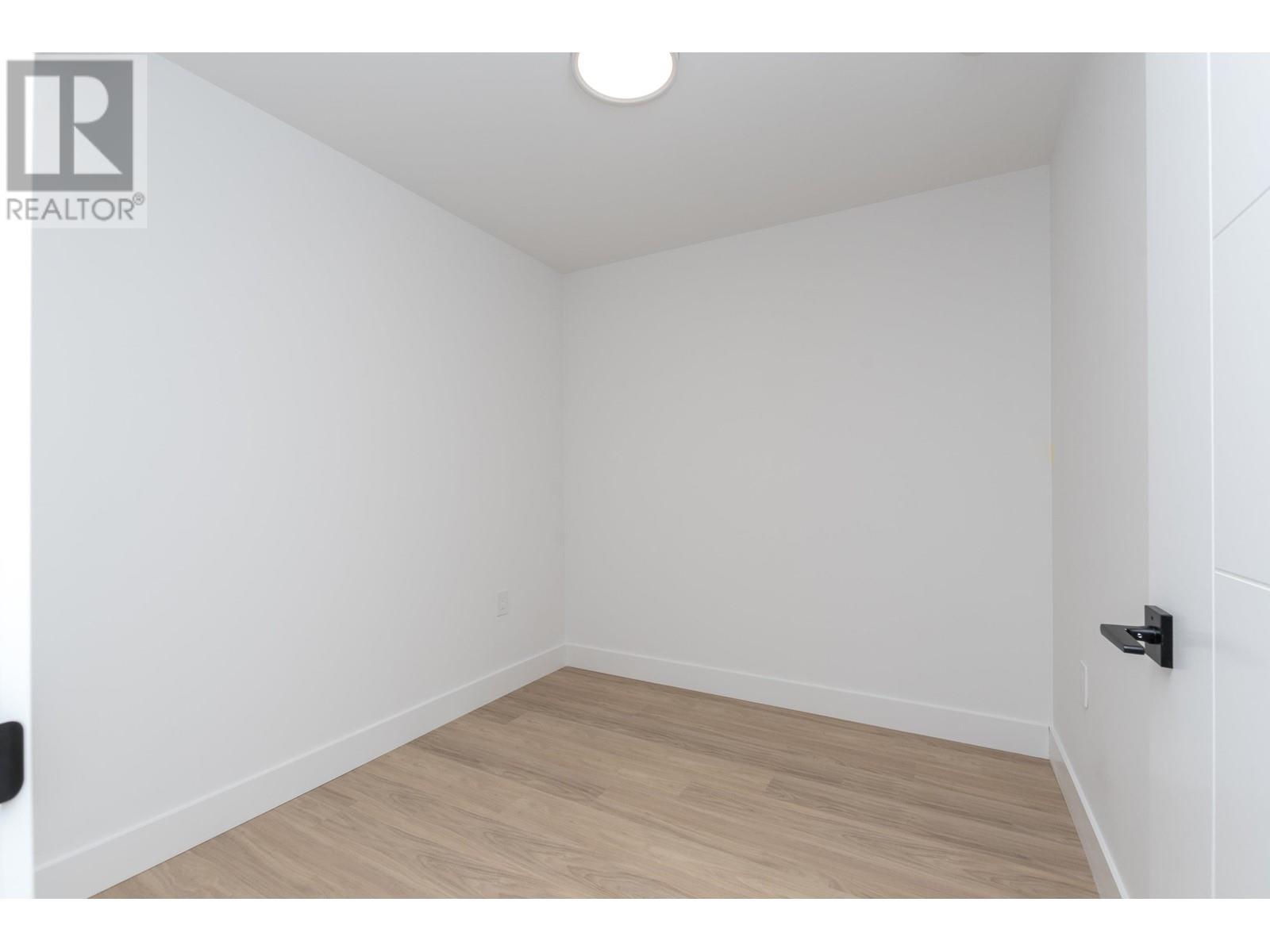 Listing Picture 21 of 25 : 3143 E 62ND AVENUE, Vancouver / 溫哥華 - 魯藝地產 Yvonne Lu Group - MLS Medallion Club Member