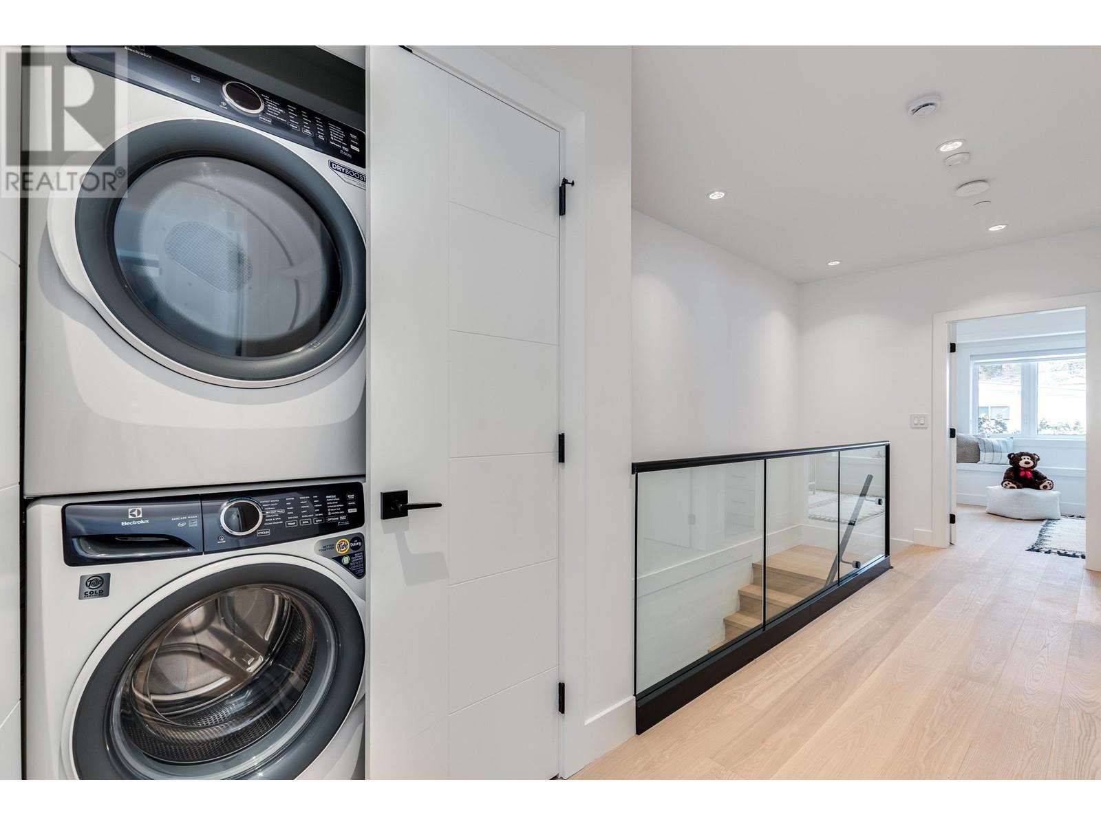 Listing Picture 13 of 25 : 3143 E 62ND AVENUE, Vancouver / 溫哥華 - 魯藝地產 Yvonne Lu Group - MLS Medallion Club Member