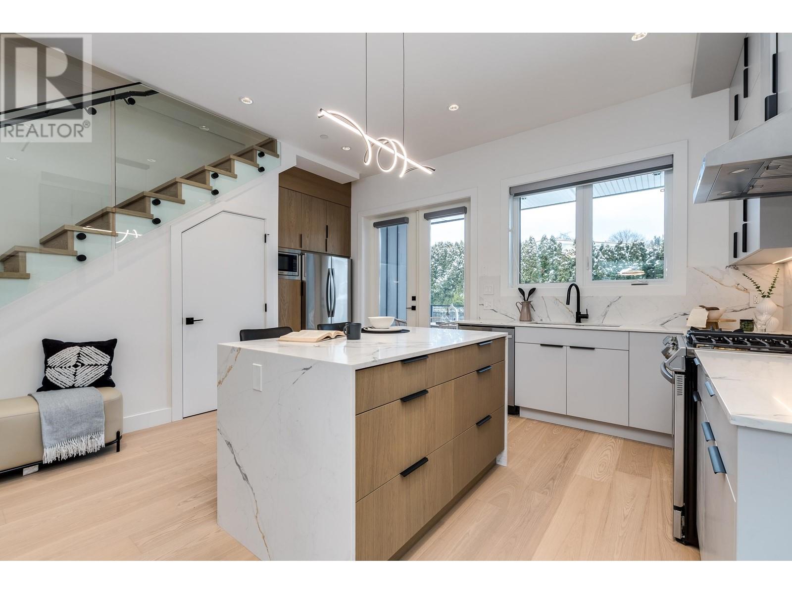 Listing Picture 8 of 25 : 3143 E 62ND AVENUE, Vancouver / 溫哥華 - 魯藝地產 Yvonne Lu Group - MLS Medallion Club Member