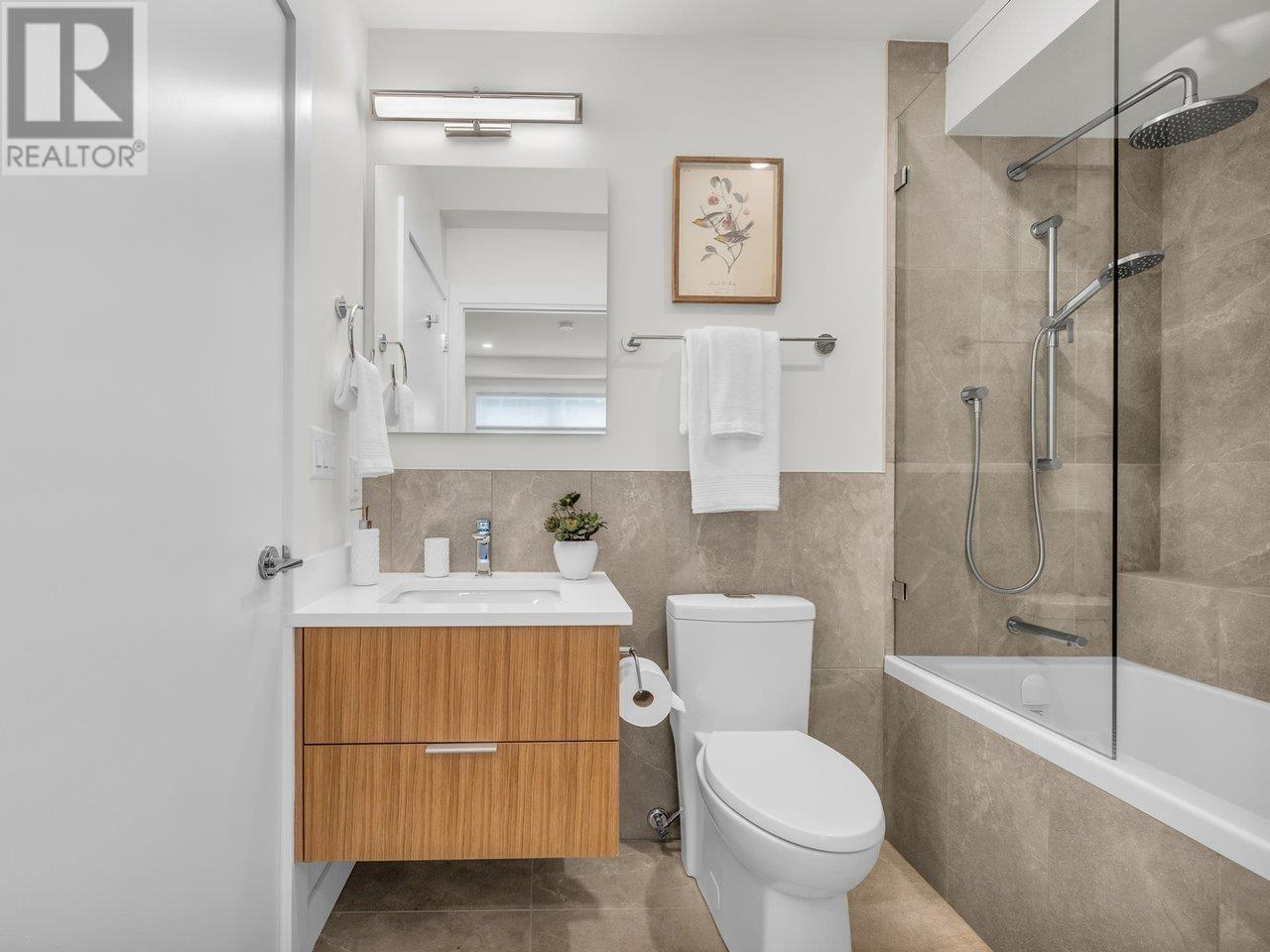 Listing Picture 24 of 36 : 1 3536 POINT GREY ROAD, Vancouver / 溫哥華 - 魯藝地產 Yvonne Lu Group - MLS Medallion Club Member