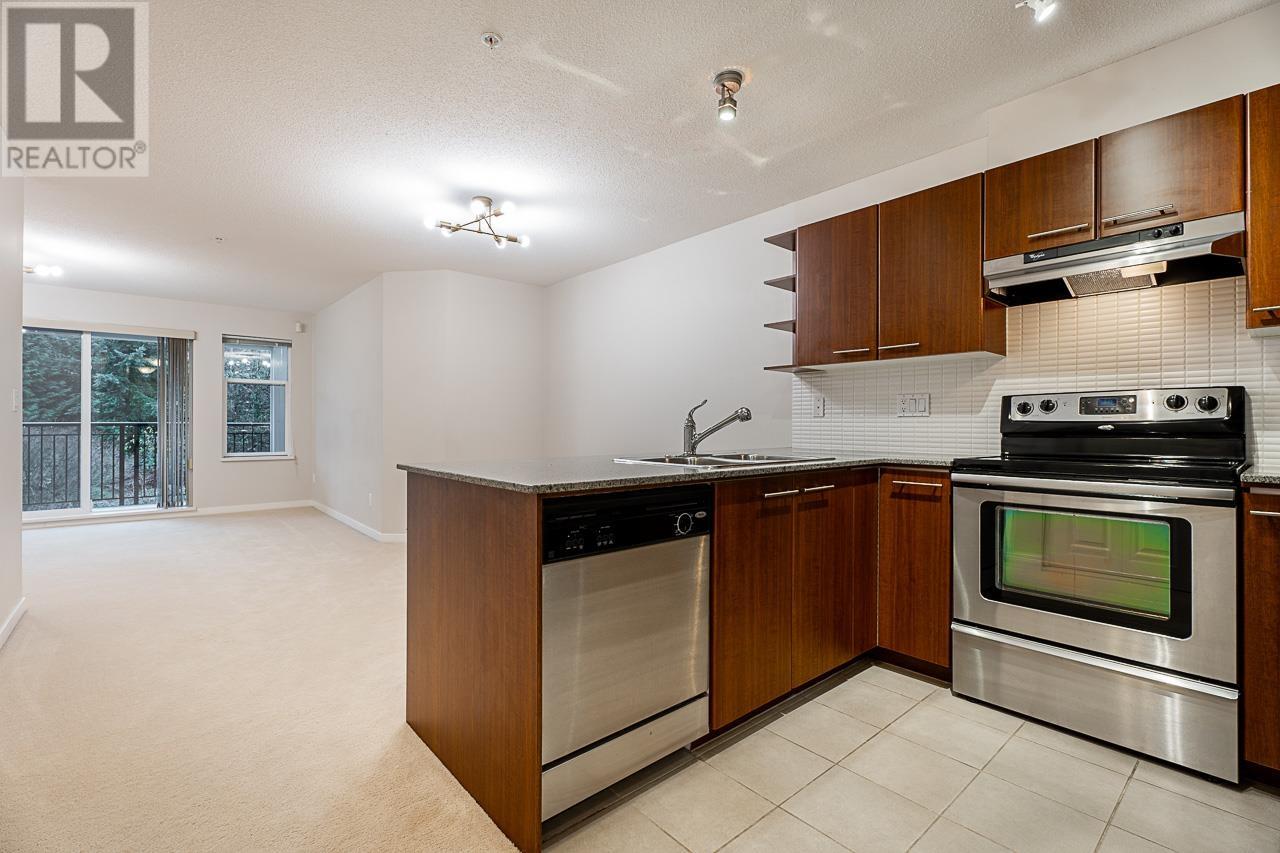Listing Picture 10 of 38 : 312 4768 BRENTWOOD DRIVE, Burnaby / 本拿比 - 魯藝地產 Yvonne Lu Group - MLS Medallion Club Member