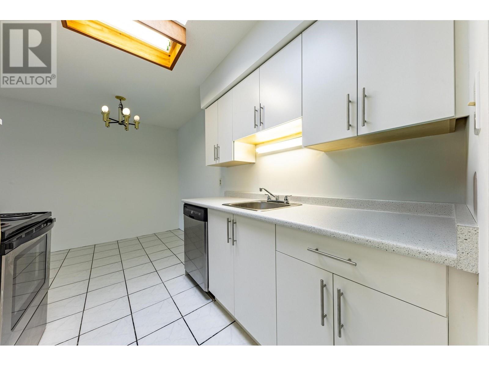 309 3883 Laurel Street, Burnaby, British Columbia  V5G 4M8 - Photo 3 - R2964417