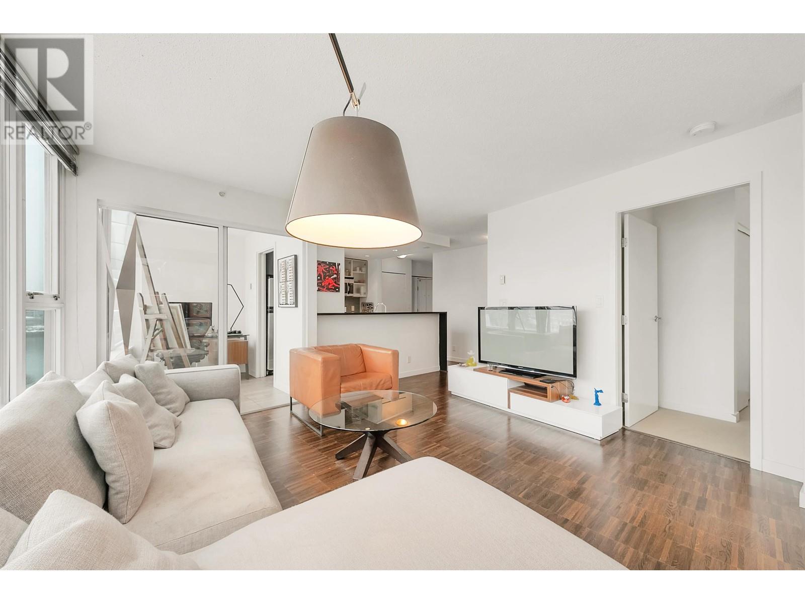 908 33 SMITHE STREET, vancouver, British Columbia