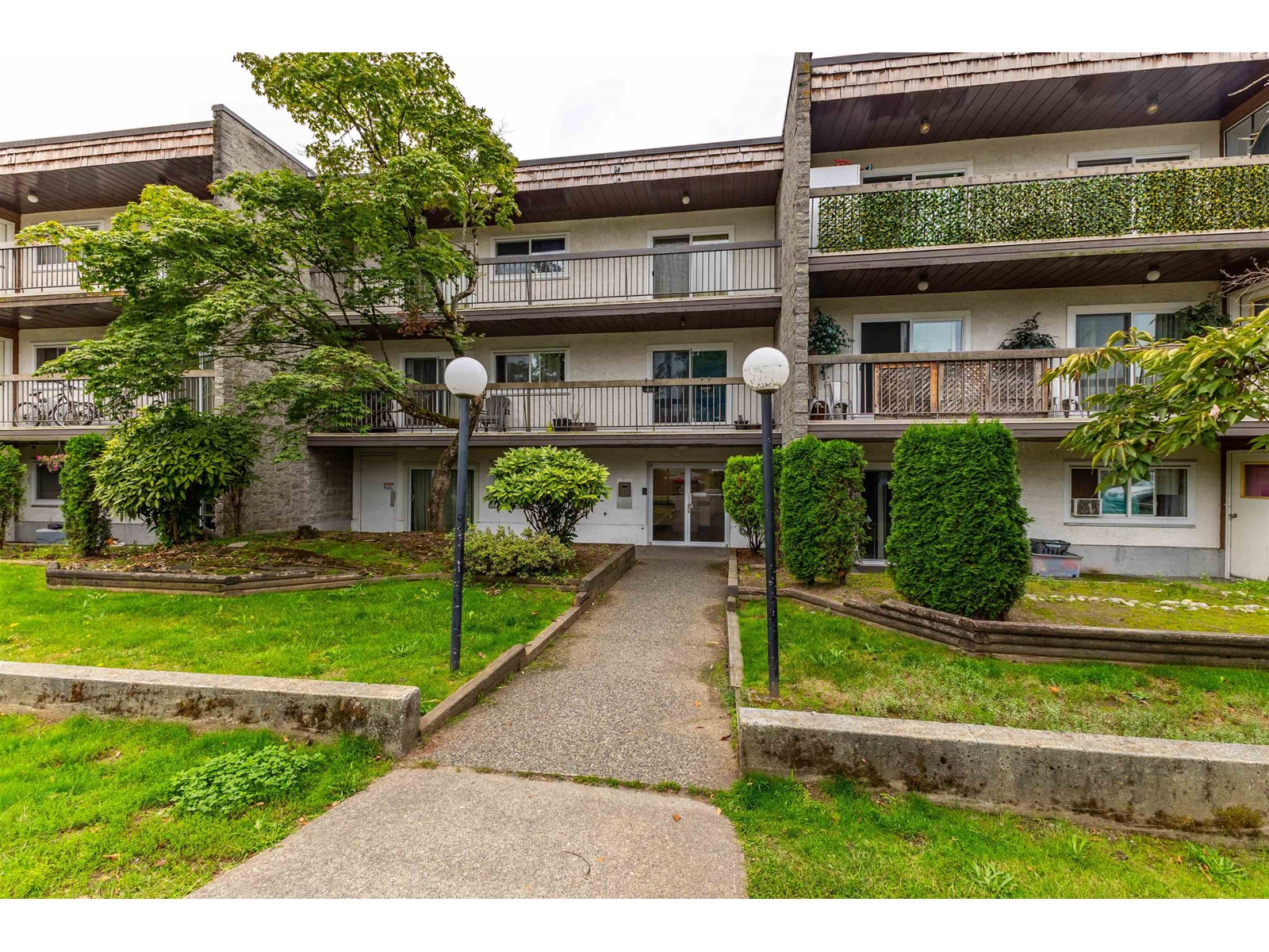 Property at 105 33850 FERN STREET image 2