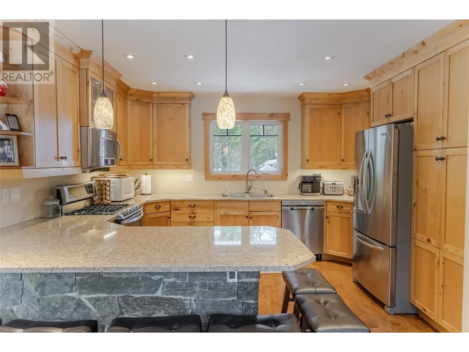 3012 Westview Road, Cranbrook, British Columbia  V1C 7G8 - Photo 6 - 10333922