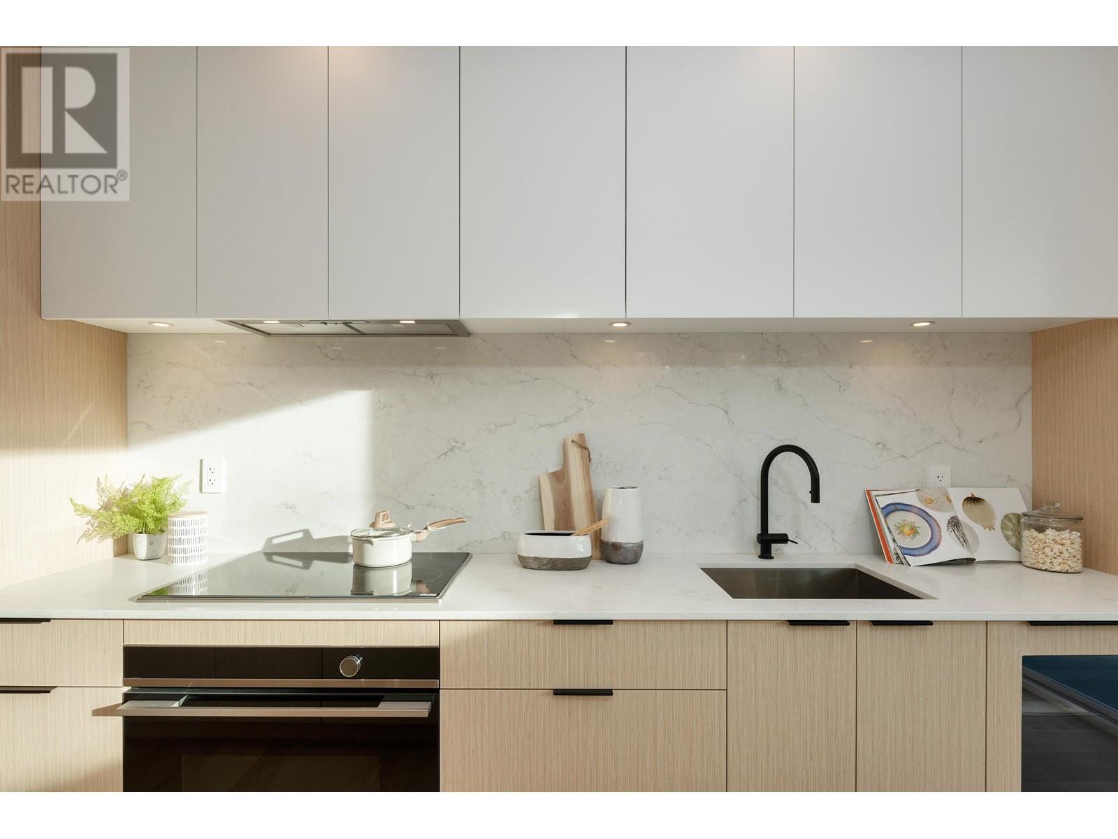 Listing Picture 14 of 38 : 32 E 37TH AVENUE, Vancouver / 溫哥華 - 魯藝地產 Yvonne Lu Group - MLS Medallion Club Member