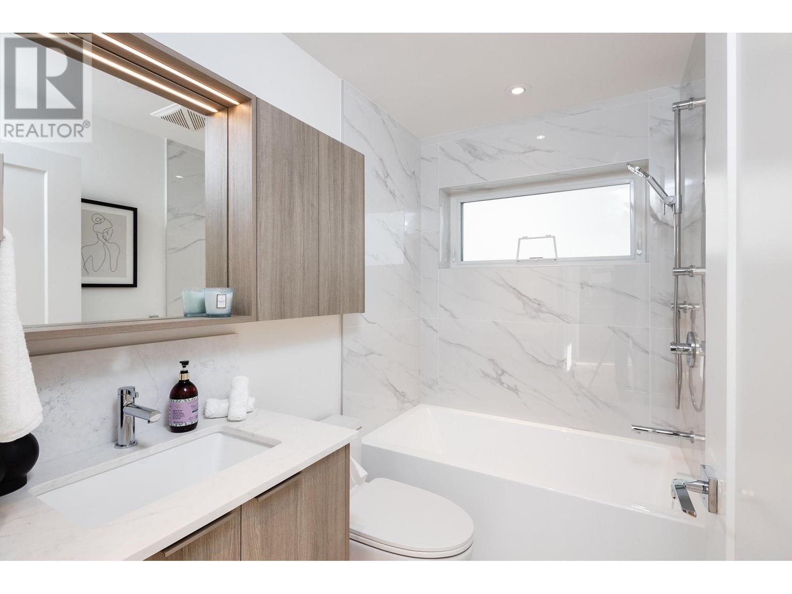 Listing Picture 27 of 38 : 32 E 37TH AVENUE, Vancouver / 溫哥華 - 魯藝地產 Yvonne Lu Group - MLS Medallion Club Member