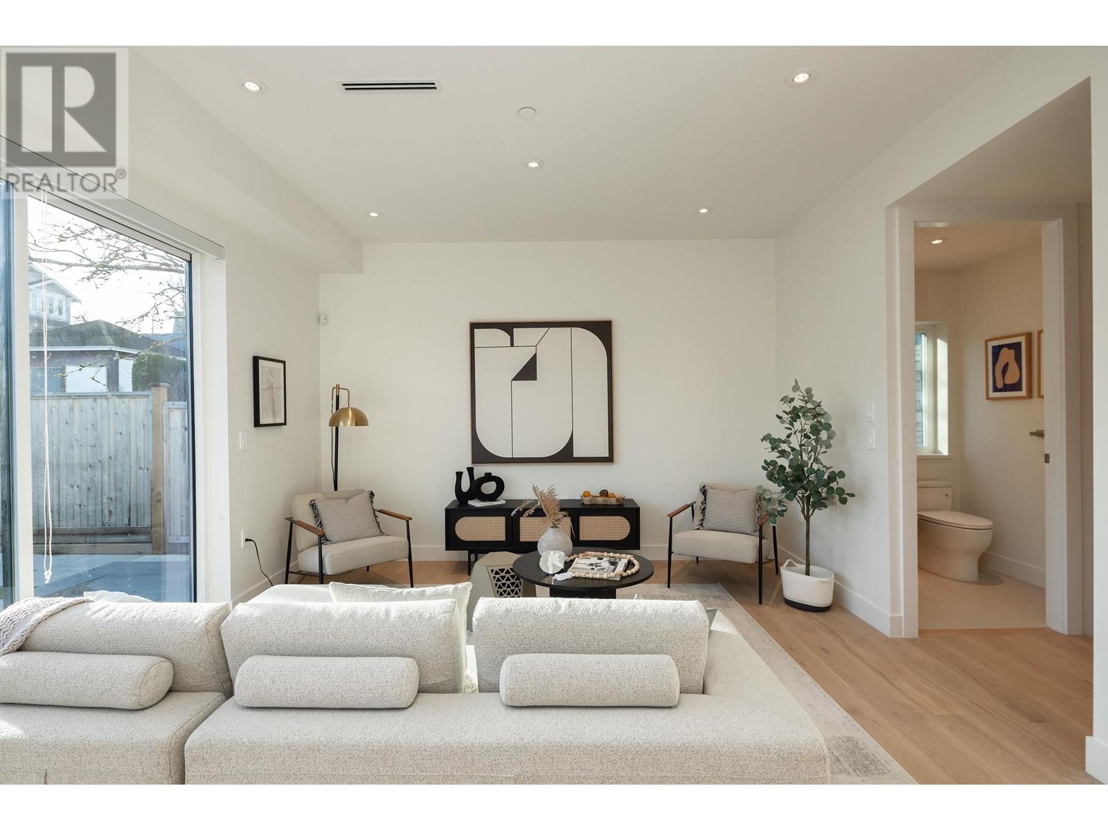 Listing Picture 4 of 38 : 32 E 37TH AVENUE, Vancouver / 溫哥華 - 魯藝地產 Yvonne Lu Group - MLS Medallion Club Member