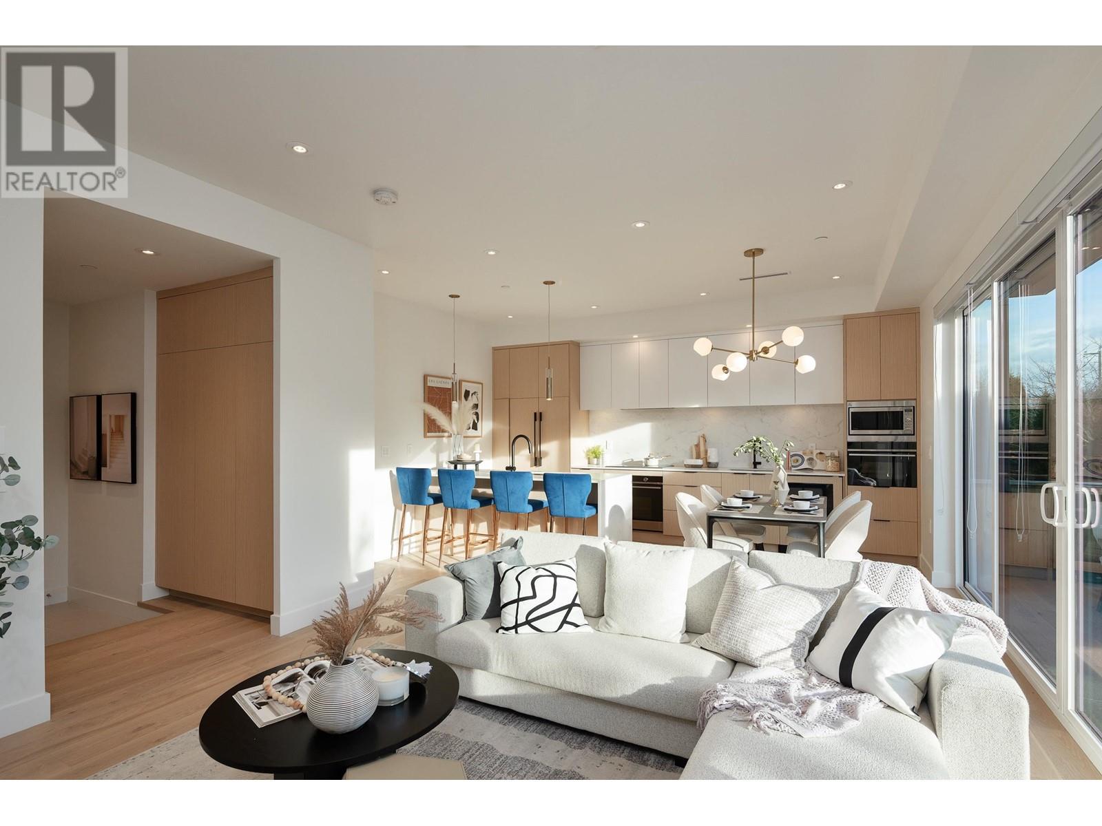 Listing Picture 3 of 38 : 32 E 37TH AVENUE, Vancouver / 溫哥華 - 魯藝地產 Yvonne Lu Group - MLS Medallion Club Member