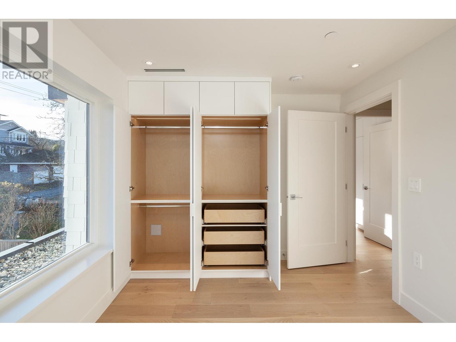 Listing Picture 29 of 38 : 32 E 37TH AVENUE, Vancouver / 溫哥華 - 魯藝地產 Yvonne Lu Group - MLS Medallion Club Member