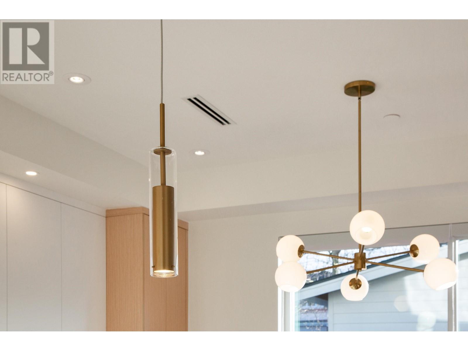 Listing Picture 9 of 38 : 32 E 37TH AVENUE, Vancouver / 溫哥華 - 魯藝地產 Yvonne Lu Group - MLS Medallion Club Member