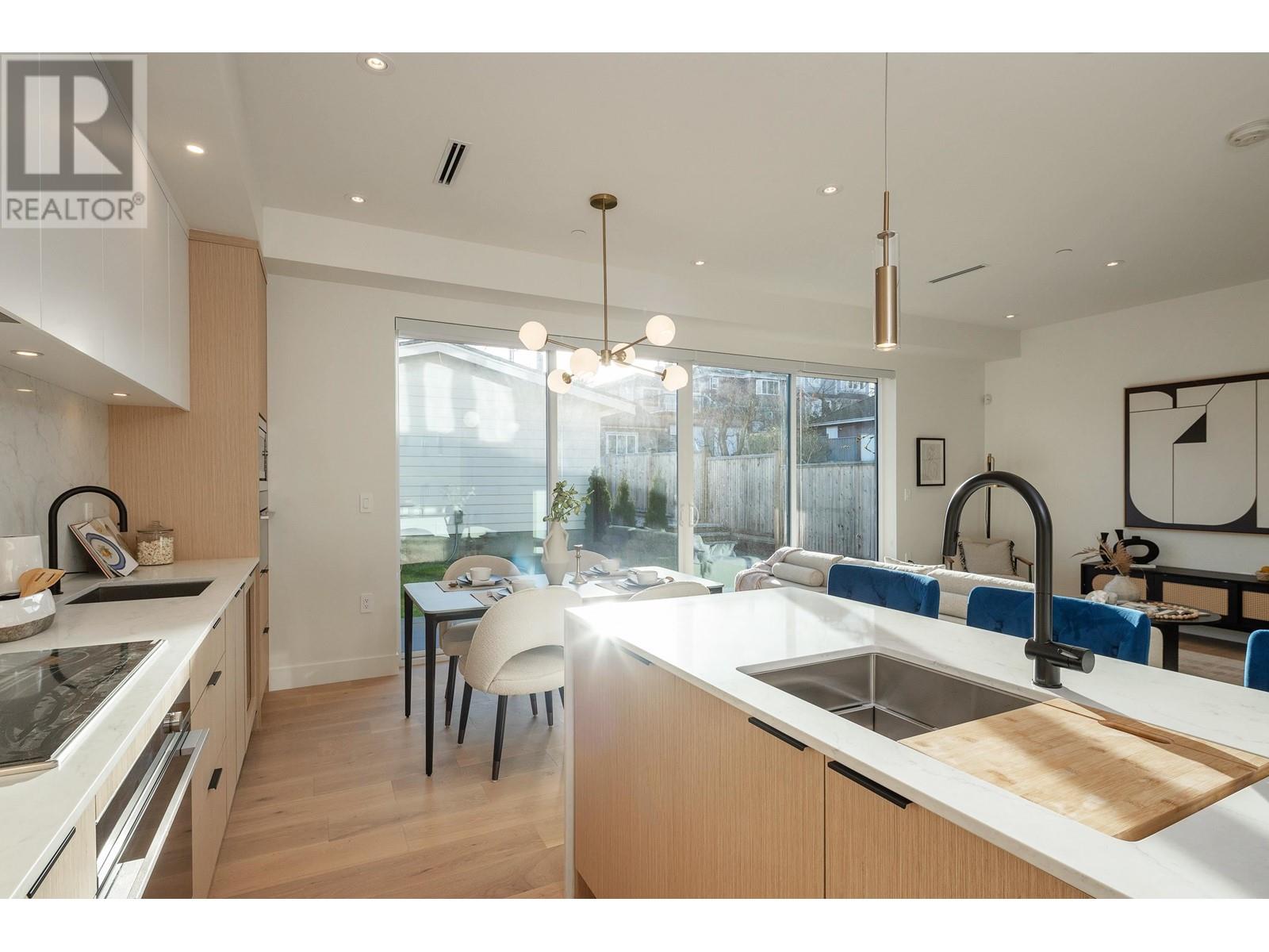 Listing Picture 16 of 38 : 32 E 37TH AVENUE, Vancouver / 溫哥華 - 魯藝地產 Yvonne Lu Group - MLS Medallion Club Member