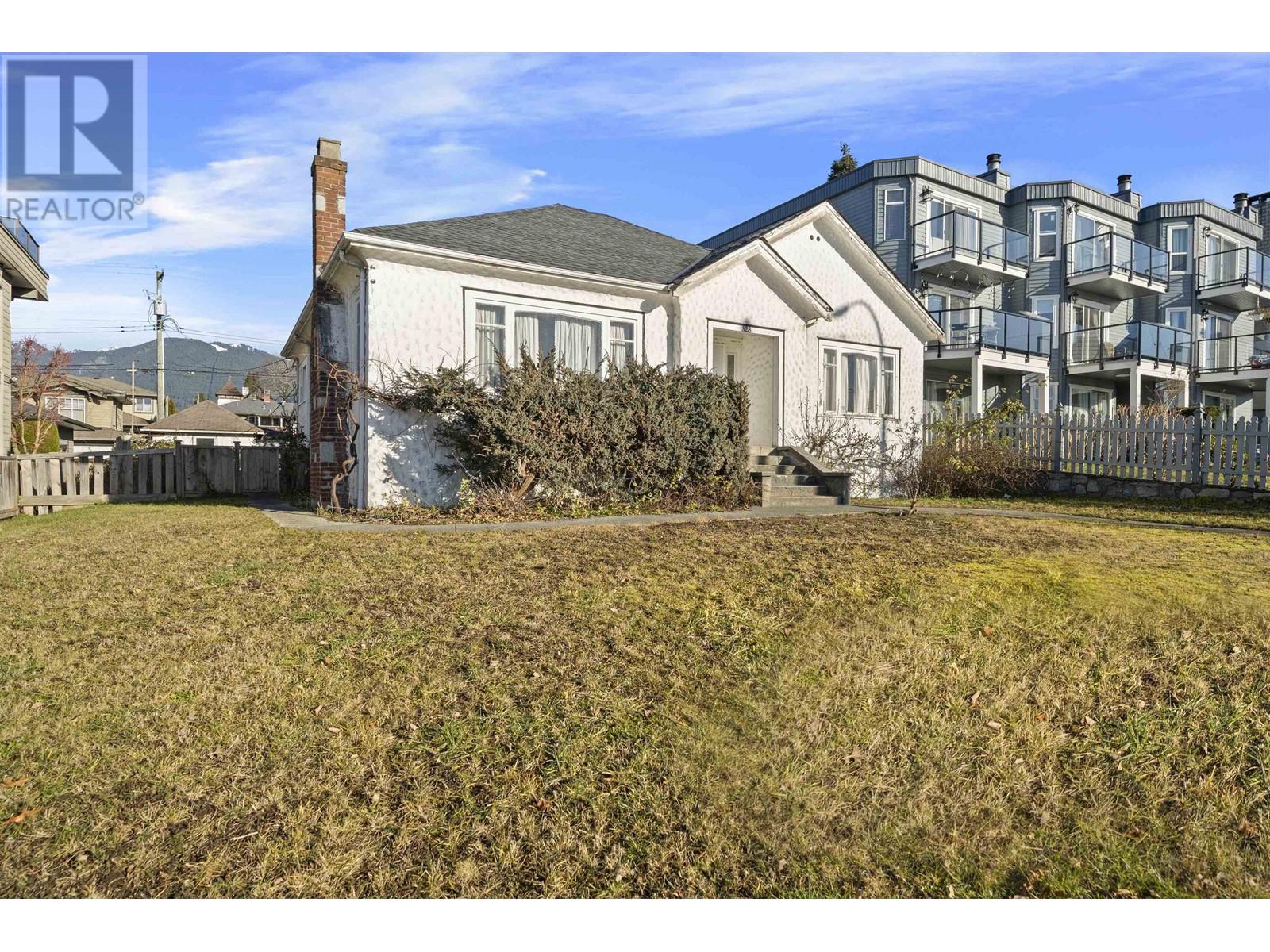 328 W 13th Street, North Vancouver, British Columbia  V7M 1N8 - Photo 7 - R2962677