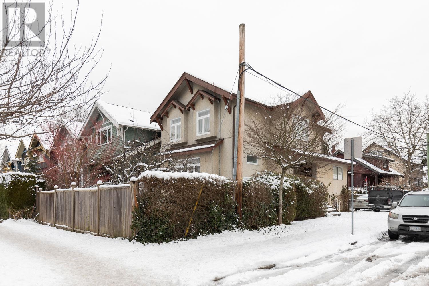 2346 Balaclava Street, Vancouver, British Columbia  V6K 4C7 - Photo 2 - R2964466