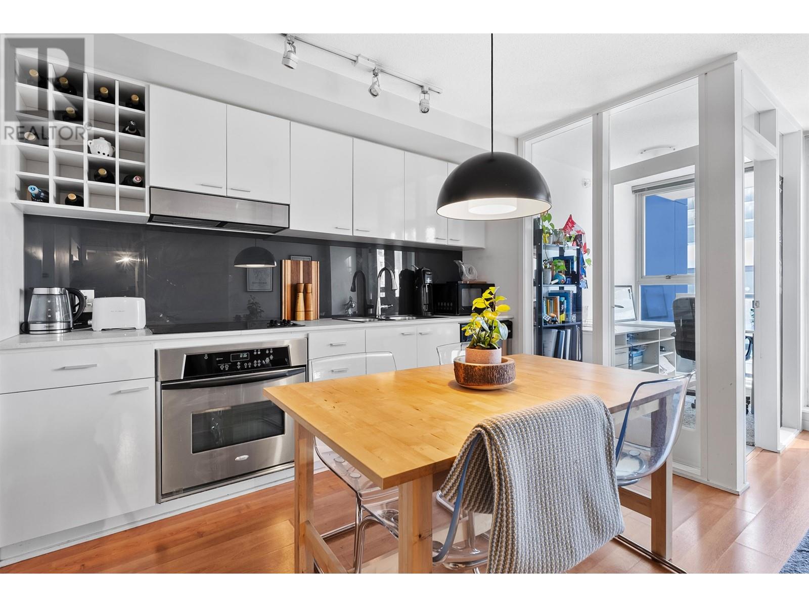 Listing Picture 9 of 23 : 602 111 W GEORGIA STREET, Vancouver / 溫哥華 - 魯藝地產 Yvonne Lu Group - MLS Medallion Club Member