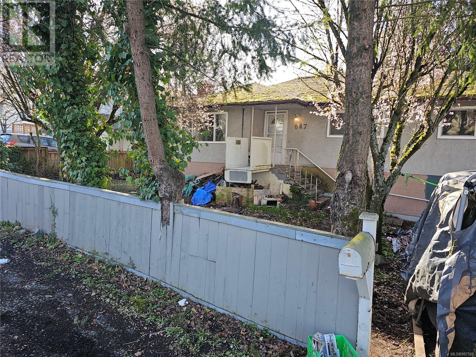 Property at 647 Ralph St image 1