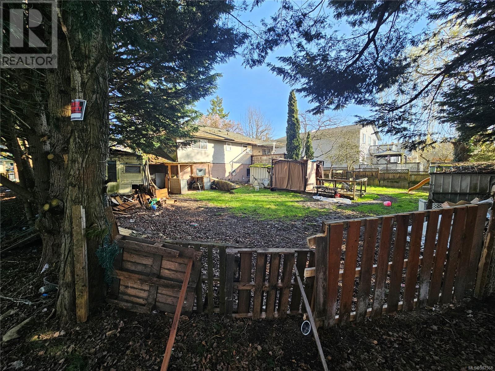 Property at 647 Ralph St image 2