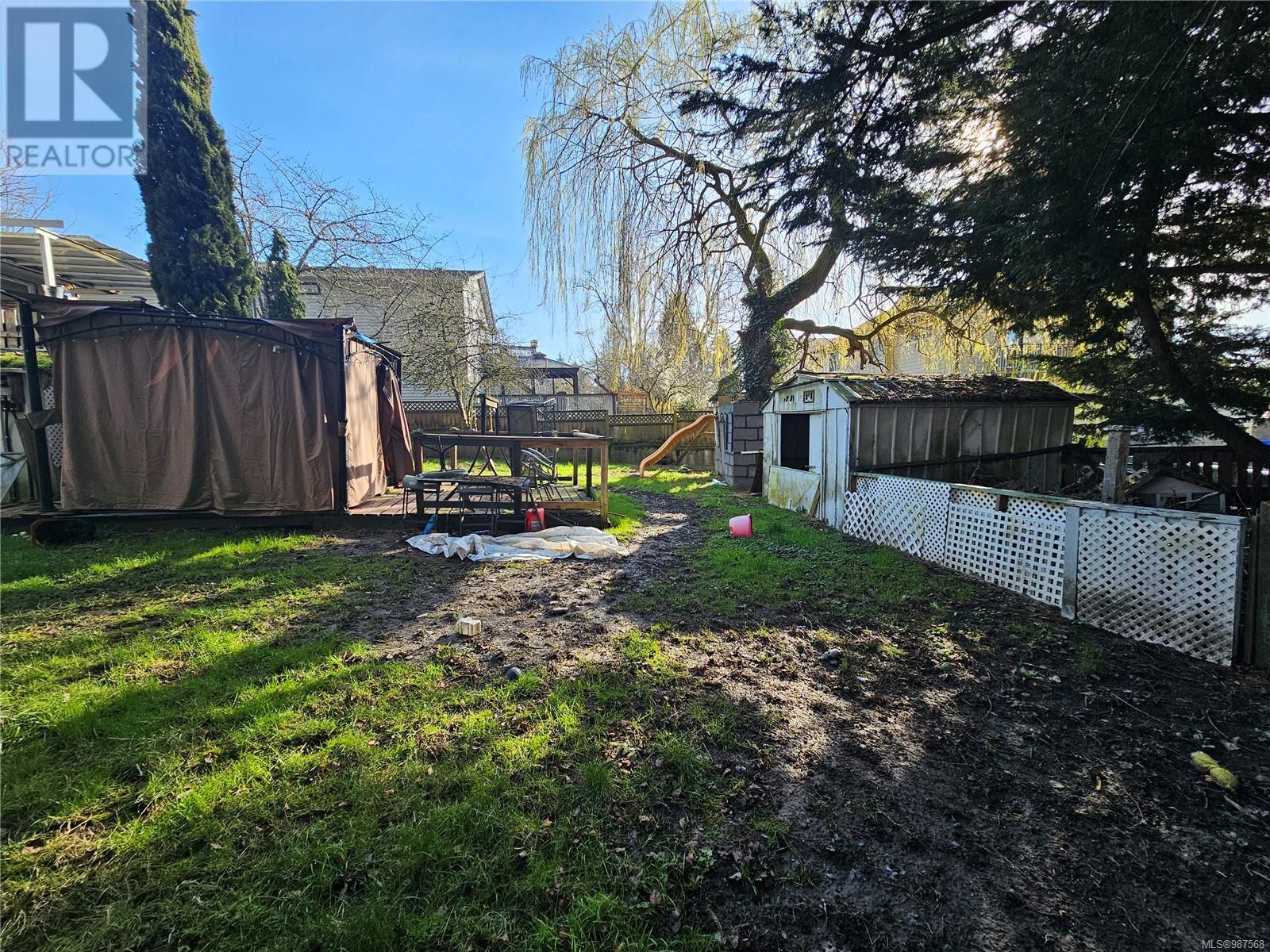 Property at 647 Ralph St image 4