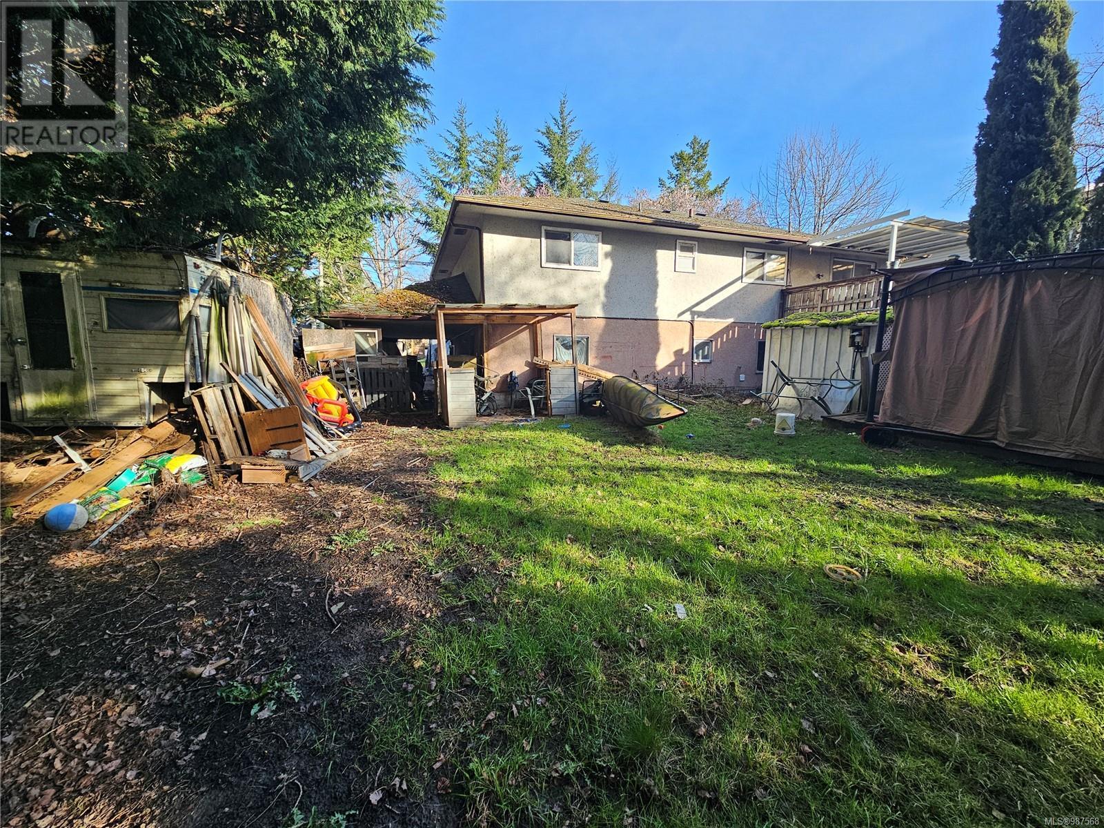 Property at 647 Ralph St image 5