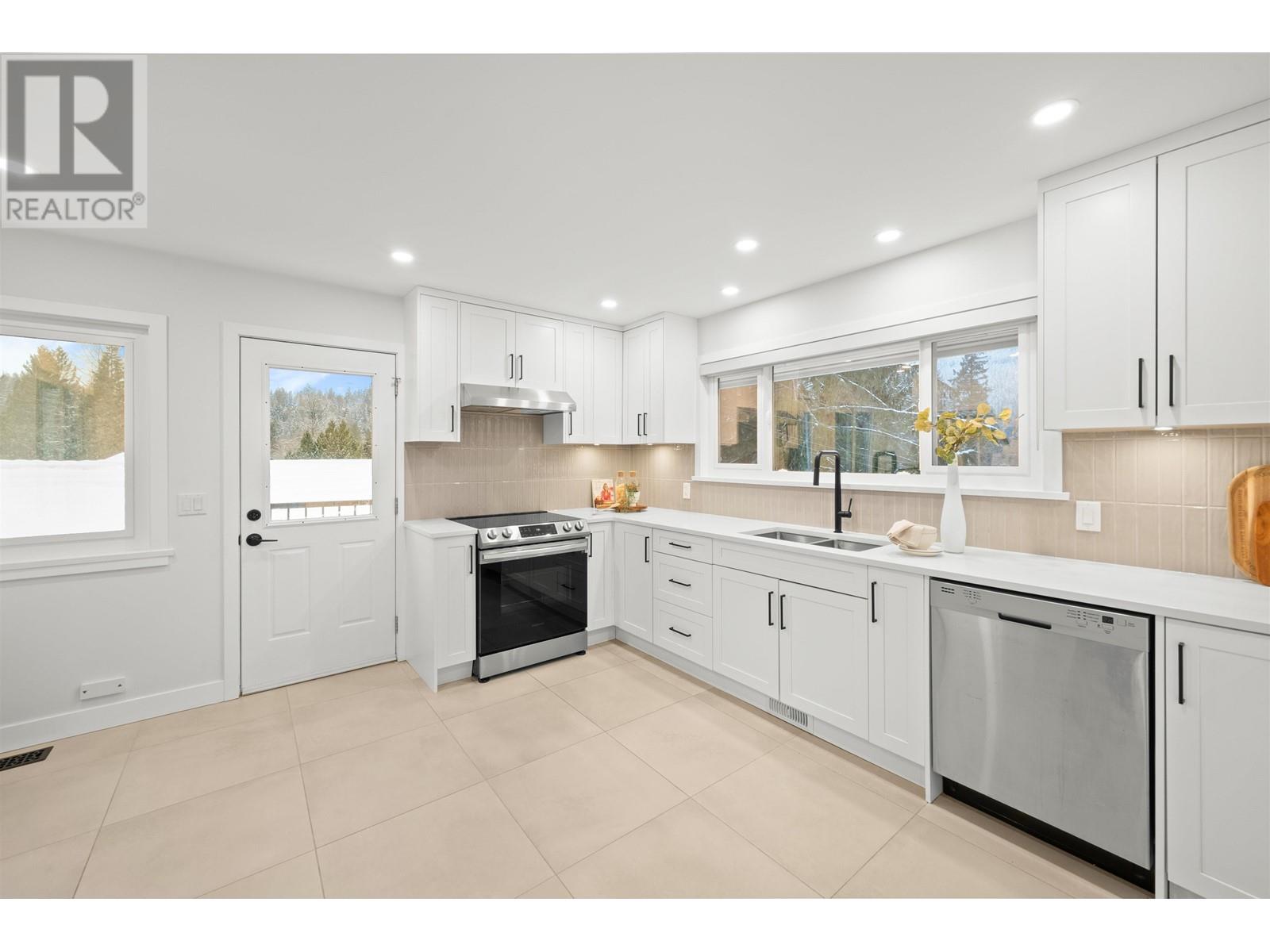 4593 Cliffmont Road, North Vancouver, British Columbia  V7G 1J8 - Photo 12 - R2964509