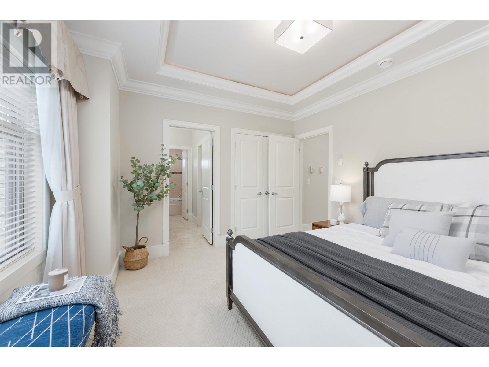 Listing Picture 11 of 19 : 8480 KELMORE ROAD, Richmond / 烈治文 - 魯藝地產 Yvonne Lu Group - MLS Medallion Club Member