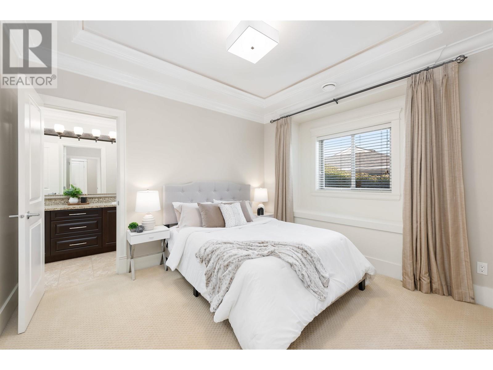 Listing Picture 12 of 19 : 8480 KELMORE ROAD, Richmond / 烈治文 - 魯藝地產 Yvonne Lu Group - MLS Medallion Club Member