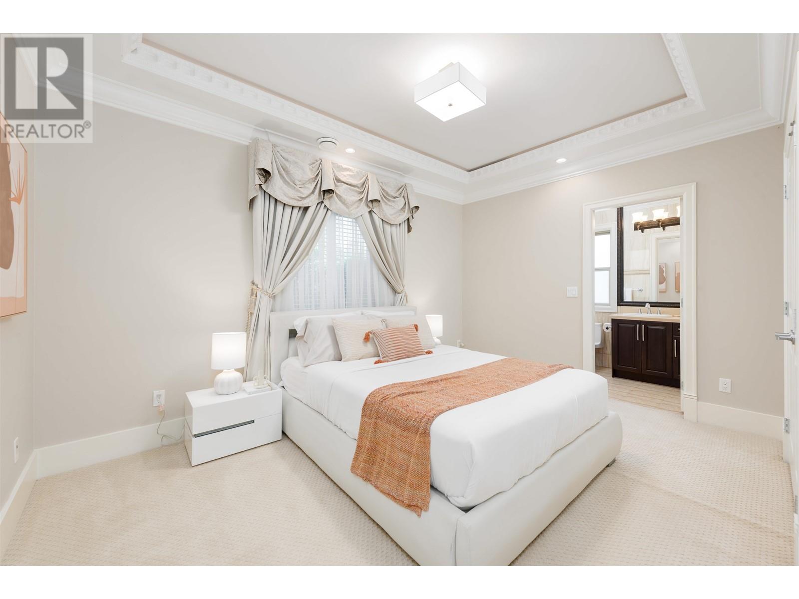 Listing Picture 13 of 19 : 8480 KELMORE ROAD, Richmond / 烈治文 - 魯藝地產 Yvonne Lu Group - MLS Medallion Club Member