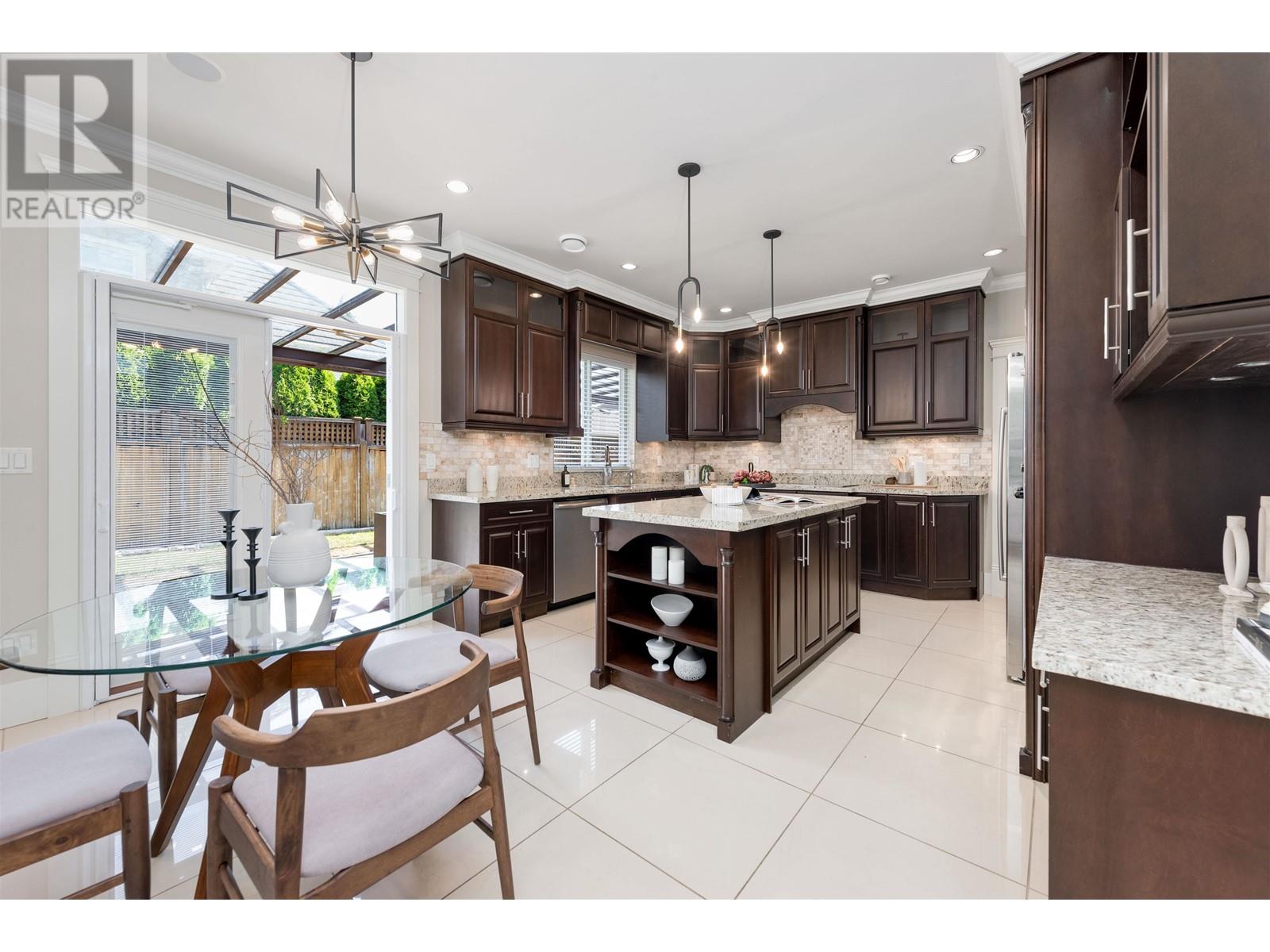 Listing Picture 8 of 19 : 8480 KELMORE ROAD, Richmond / 烈治文 - 魯藝地產 Yvonne Lu Group - MLS Medallion Club Member