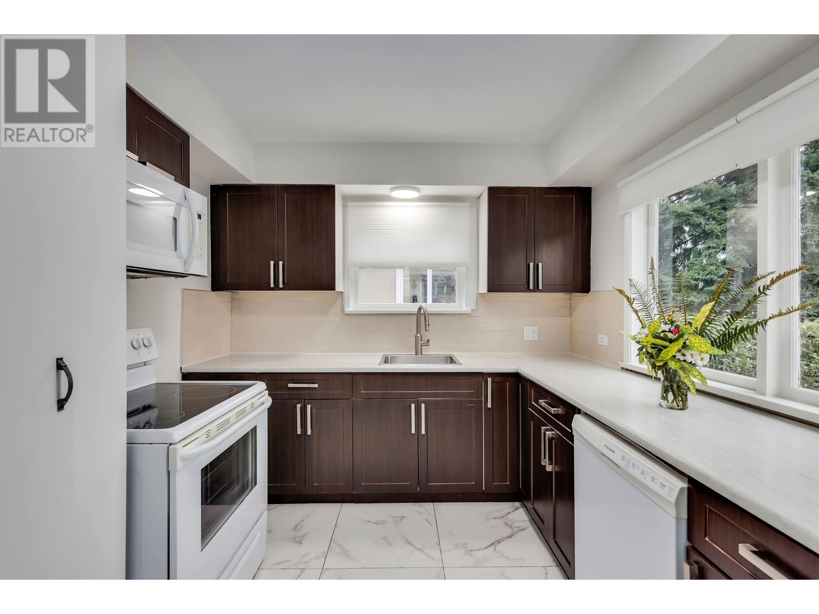 181 W WINDSOR ROAD, north vancouver, British Columbia