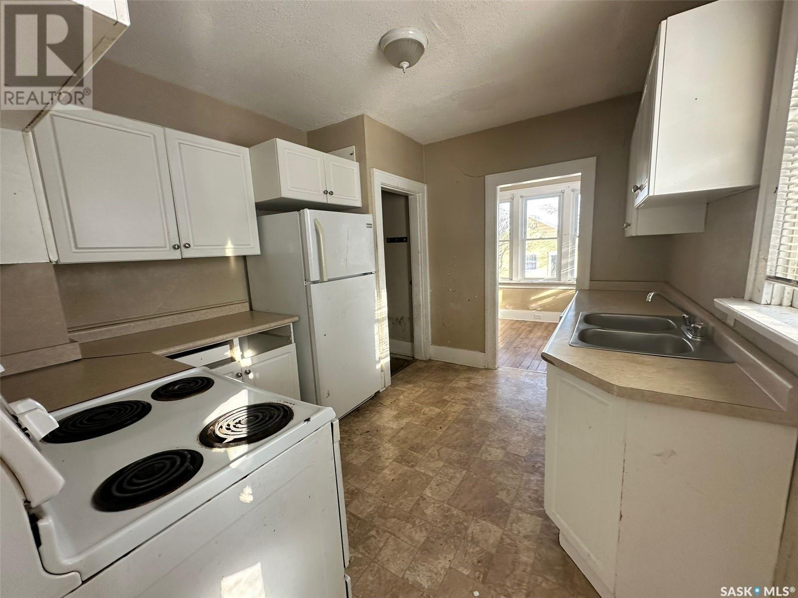 Property at 1077 Garnet STREET image 5