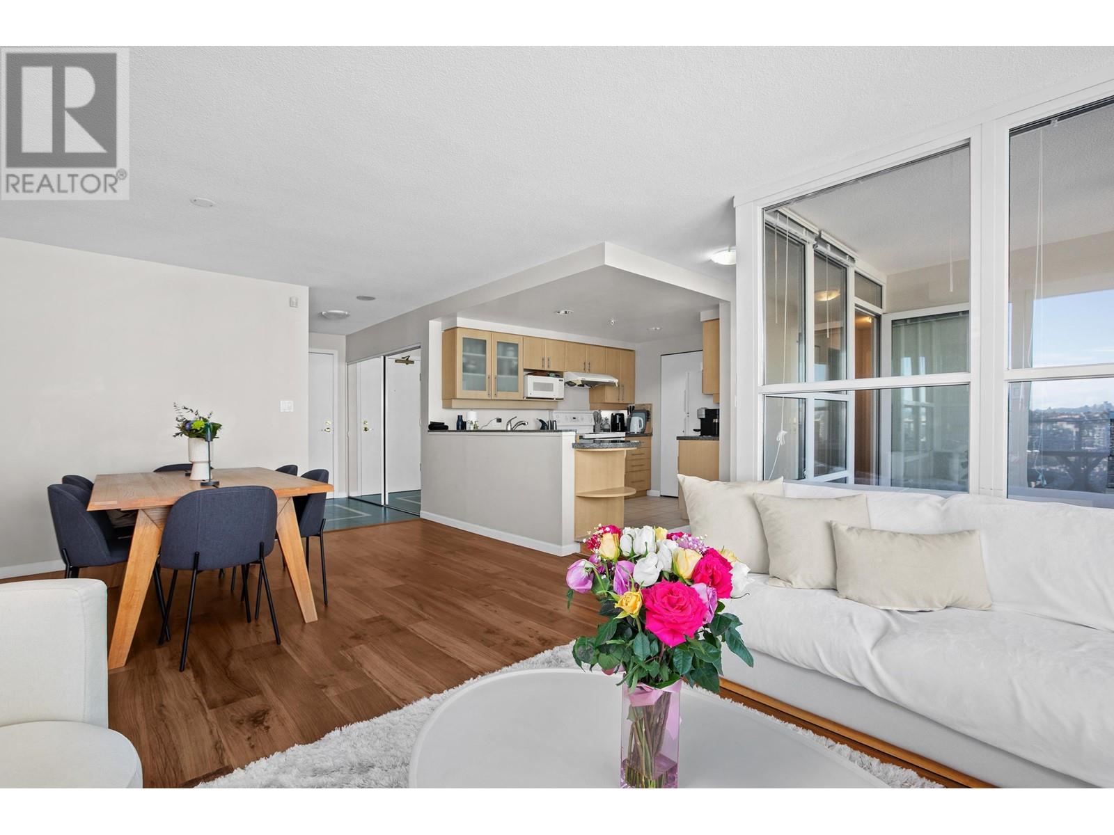 Listing Picture 5 of 21 : 1901 1228 MARINASIDE CRESCENT, Vancouver / 溫哥華 - 魯藝地產 Yvonne Lu Group - MLS Medallion Club Member