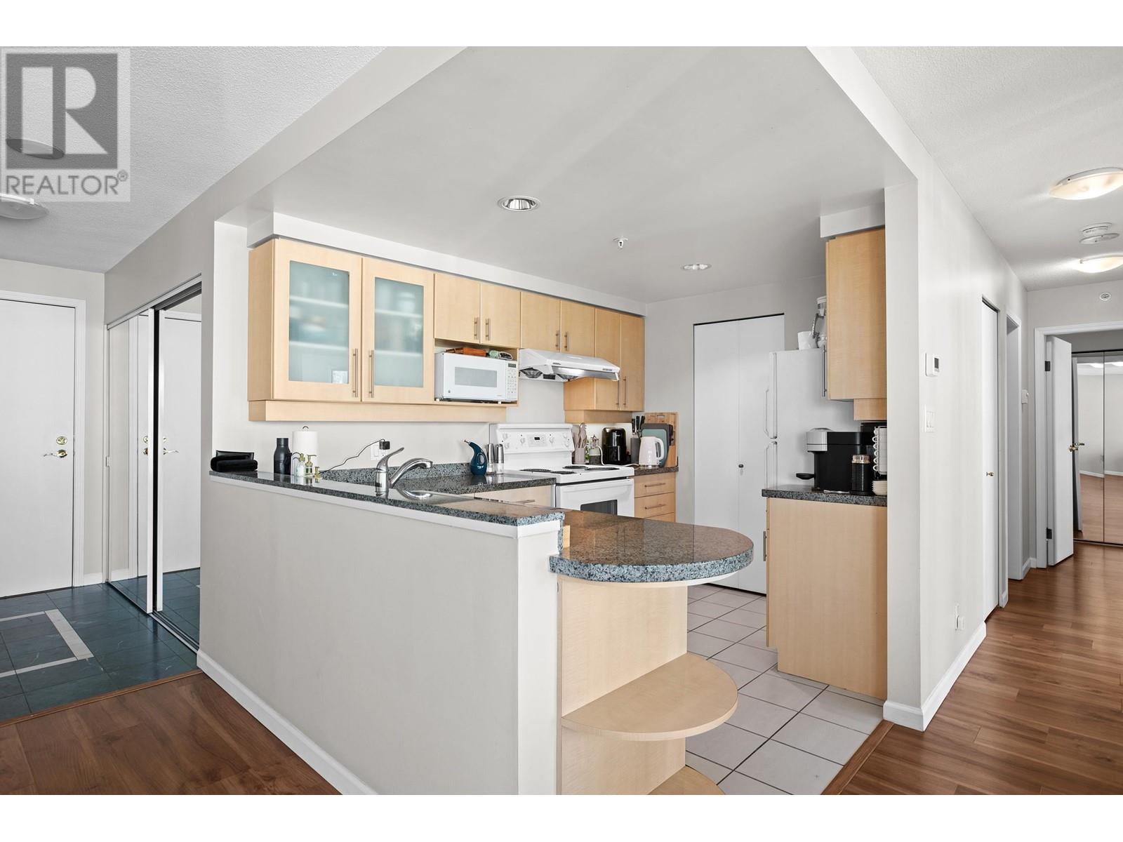 Listing Picture 6 of 21 : 1901 1228 MARINASIDE CRESCENT, Vancouver / 溫哥華 - 魯藝地產 Yvonne Lu Group - MLS Medallion Club Member