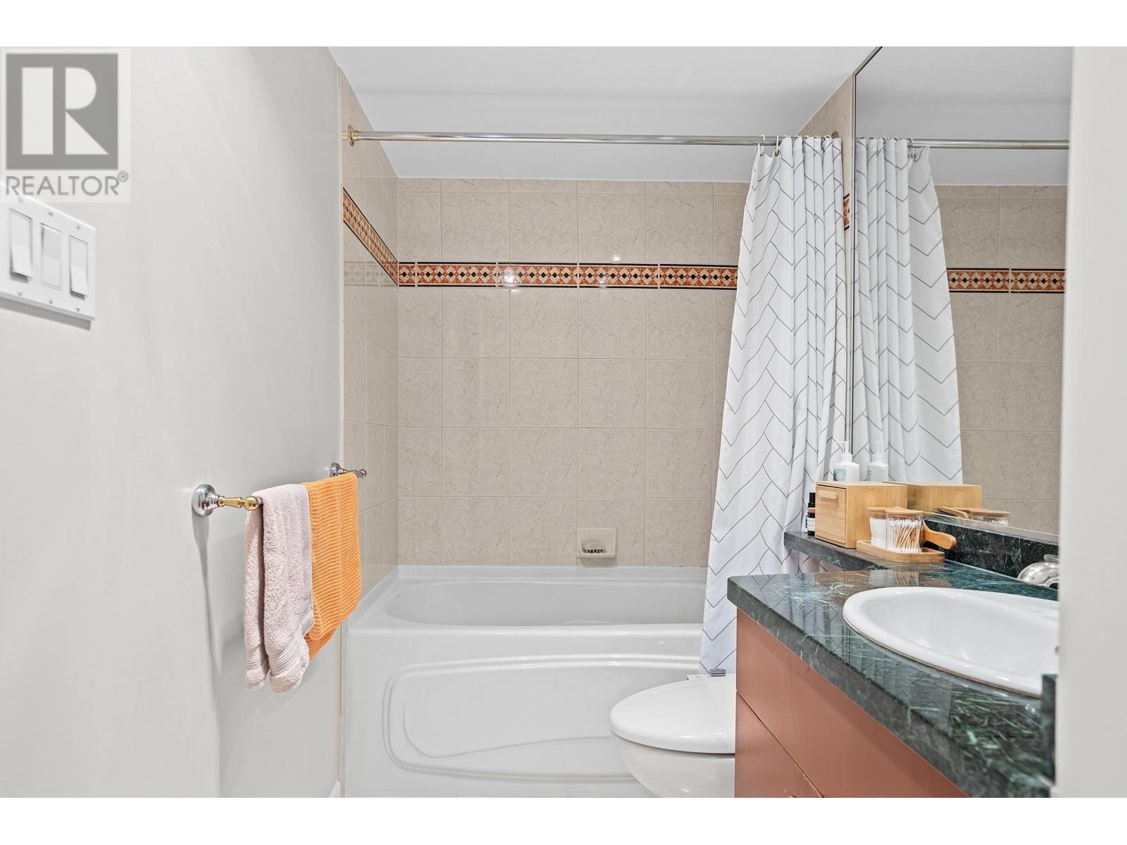 Listing Picture 14 of 21 : 1901 1228 MARINASIDE CRESCENT, Vancouver / 溫哥華 - 魯藝地產 Yvonne Lu Group - MLS Medallion Club Member