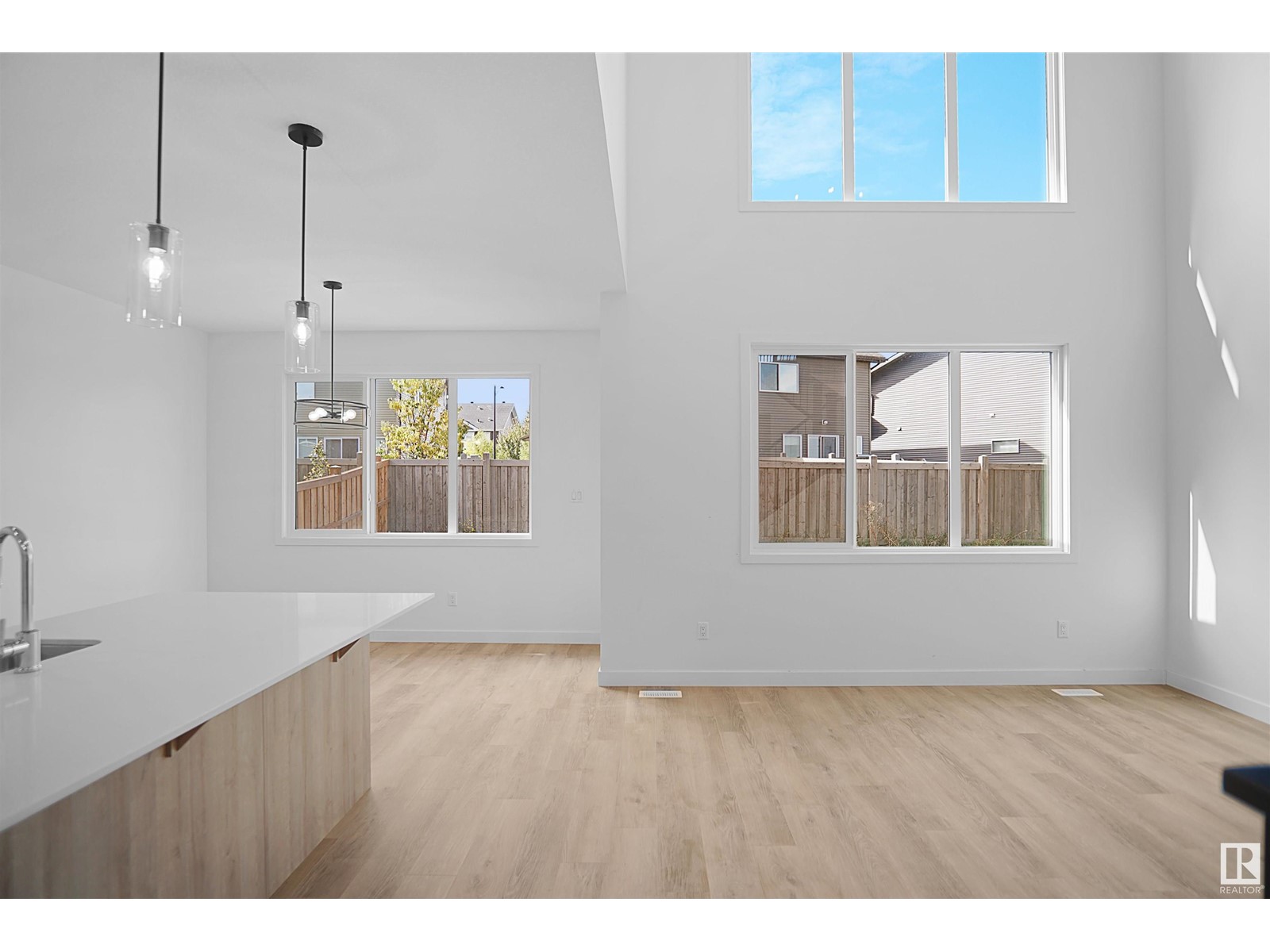 Property at 22007 81 AV NW image 5