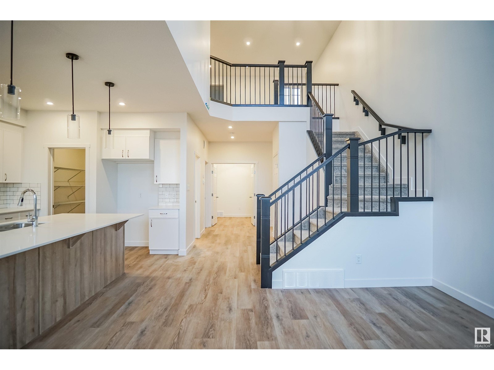 Property at 1323 11 AV NW image 3
