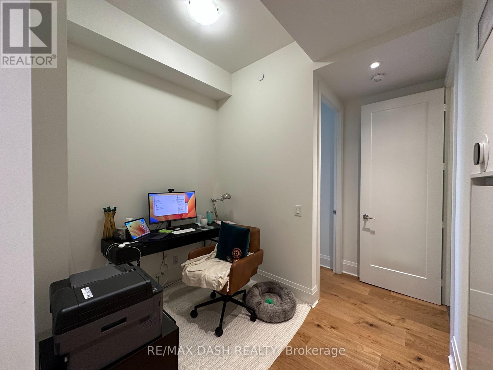 Property at 1002 - 151 AVENUE ROAD image 5