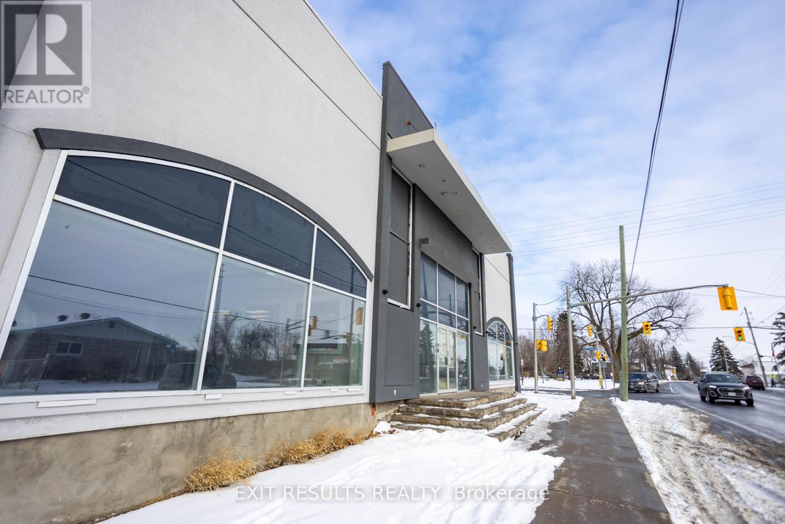 1027 Notre Dame Street, Russell, Ontario  K0A 1W0 - Photo 4 - X11961526