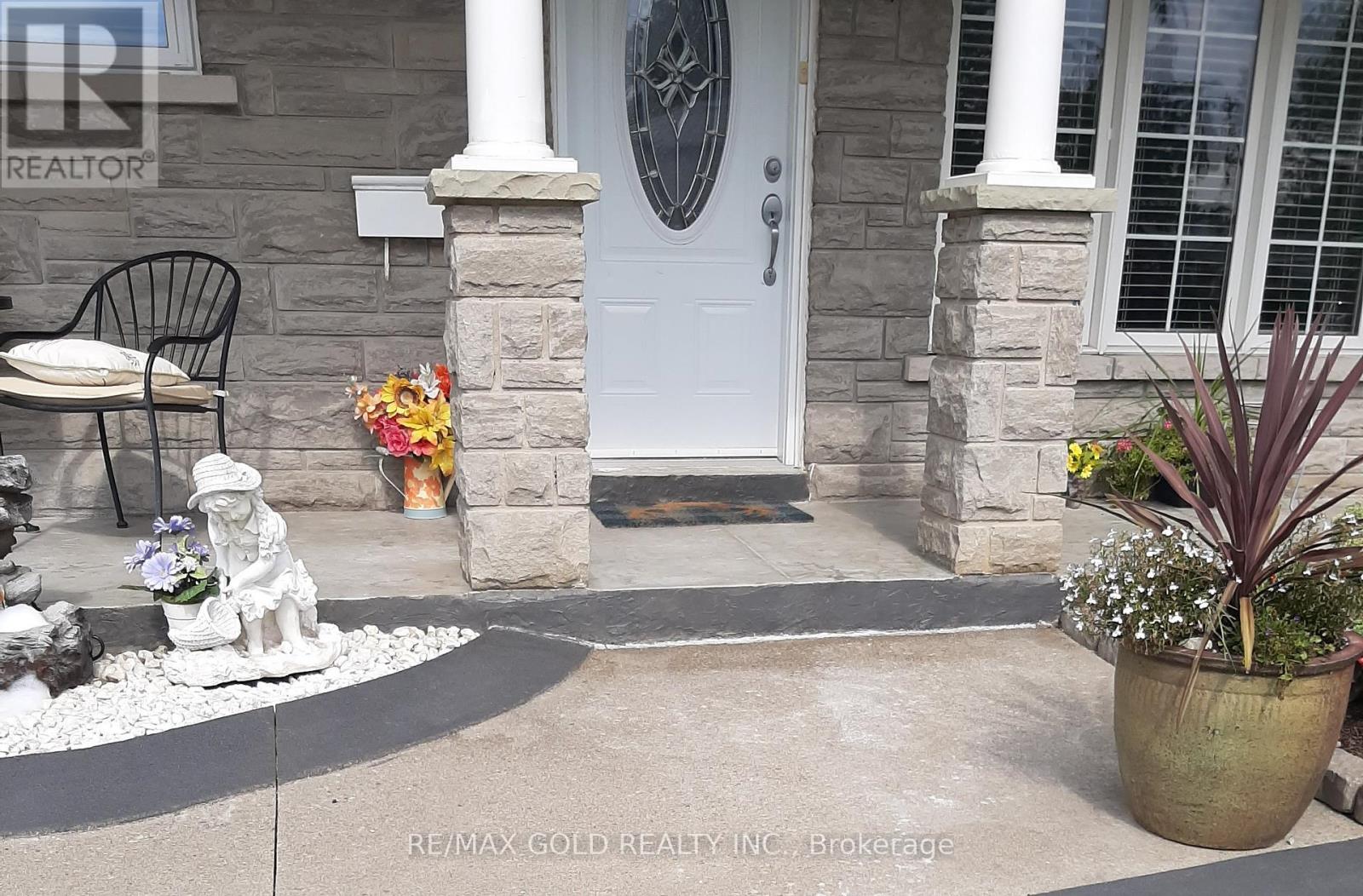 Property at 15 CASTLEMORE DRIVE image 4