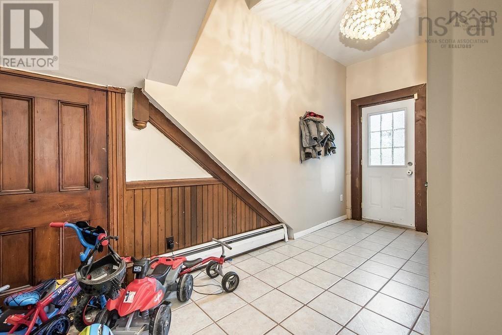 250 King Street, Windsor, Nova Scotia  B0N 2T0 - Photo 3 - 202502501