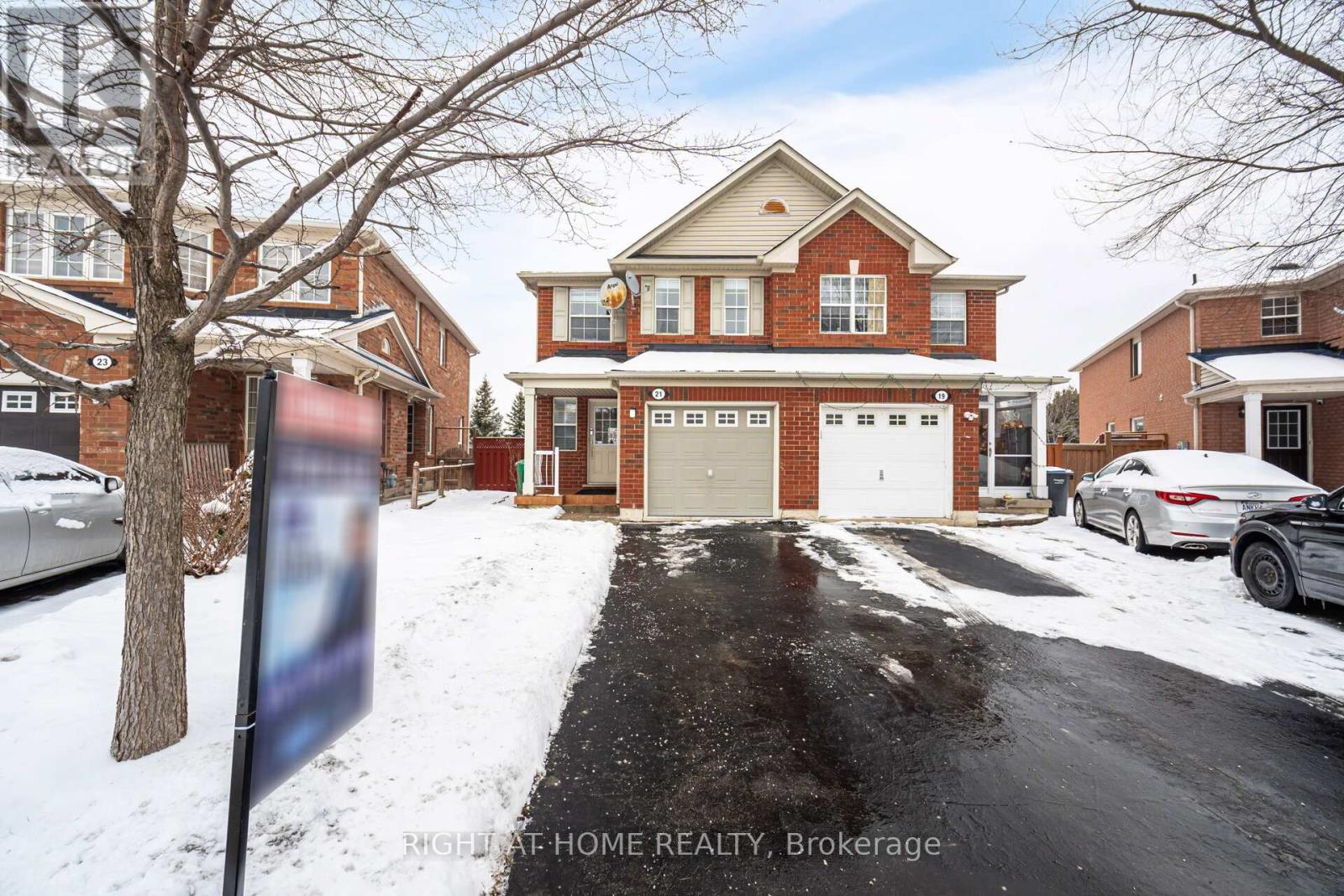 21 Herdwick Street, Brampton, Ontario  L6S 6L6 - Photo 2 - W11961882