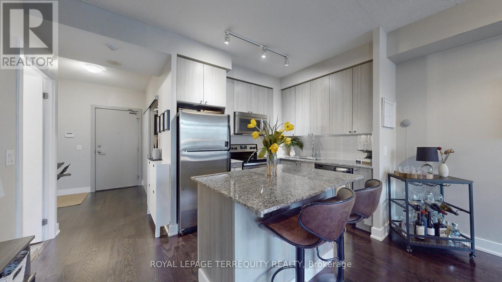 204 - 1638 Bloor Street W, Toronto, Ontario  M6P 0A6 - Photo 2 - W11935395