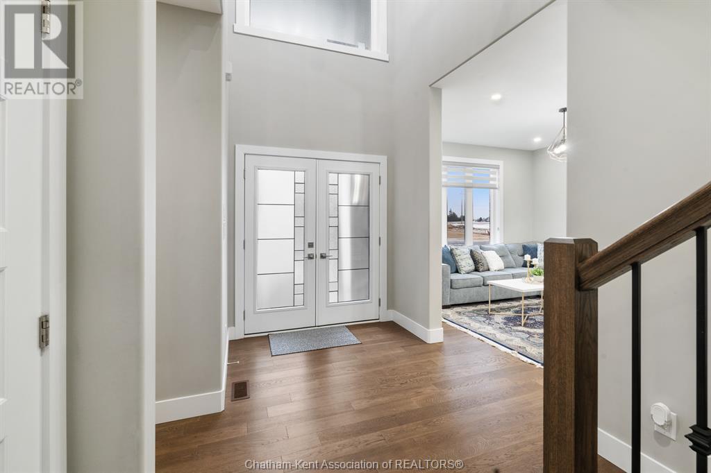 Property at 146 Tuscany TRAIL image 4
