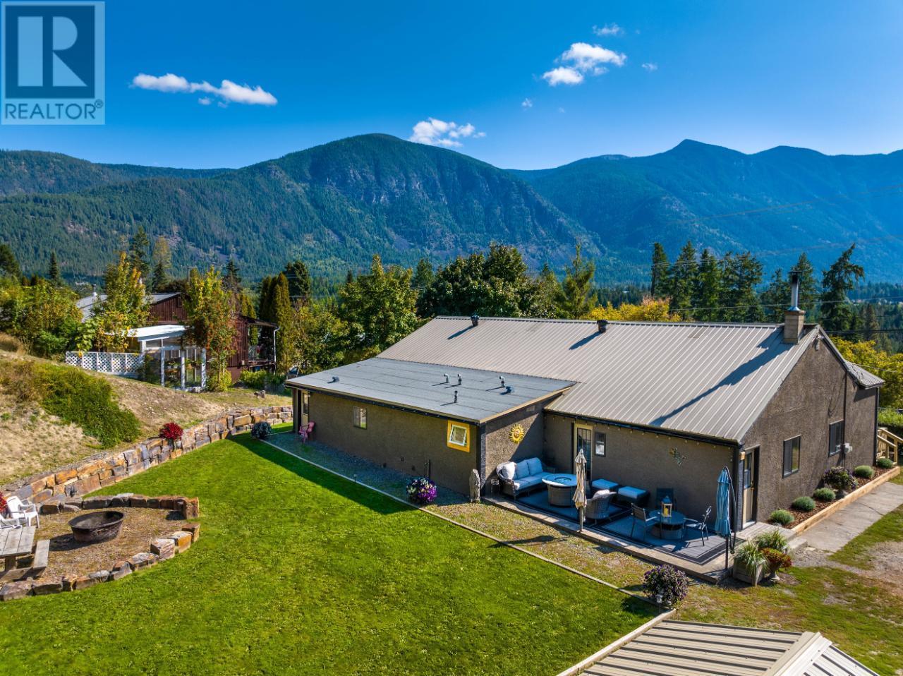 3706 3 Highway, creston, British Columbia V0B1K0