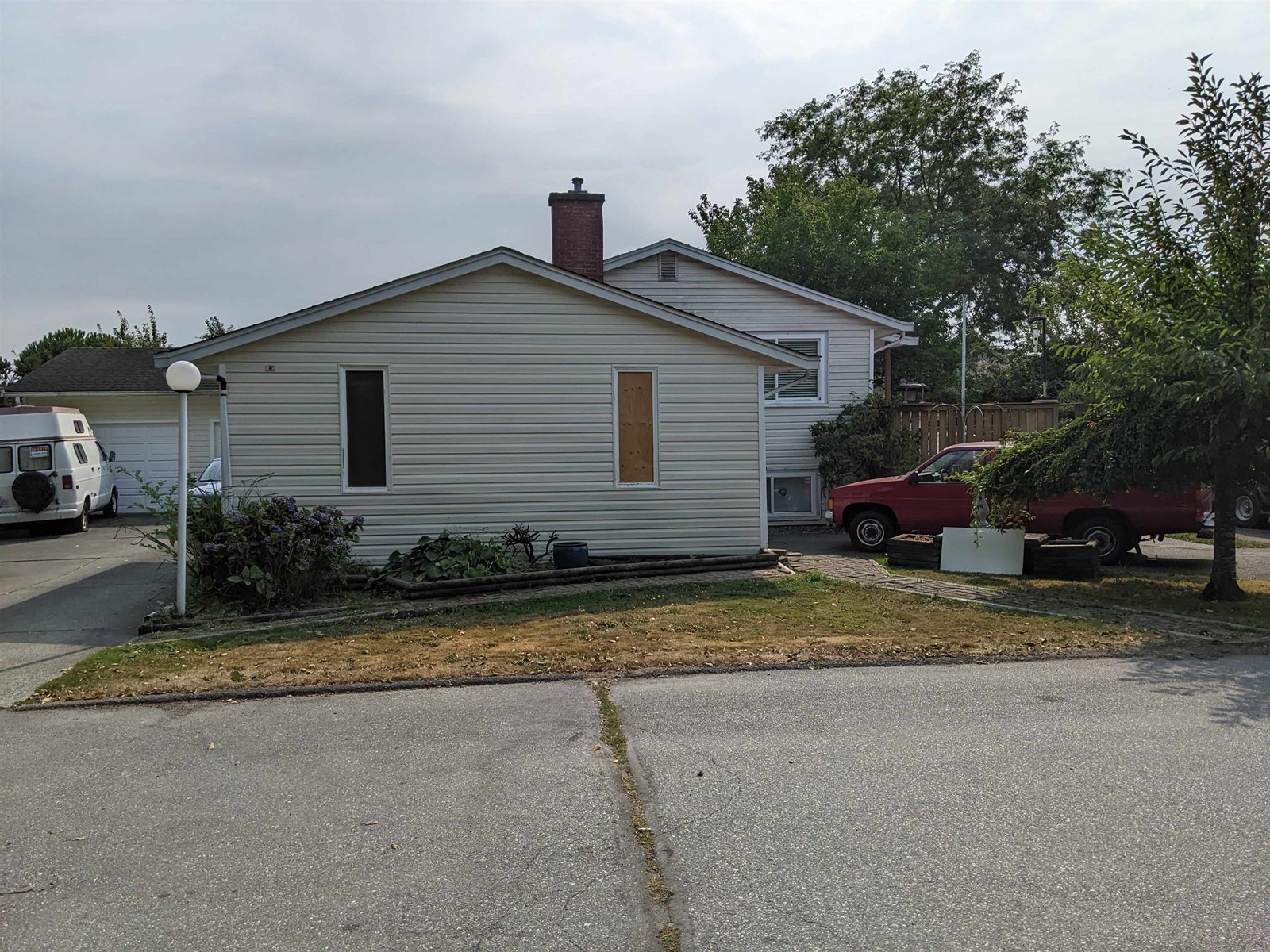Property at 16428 12 AVENUE image 4
