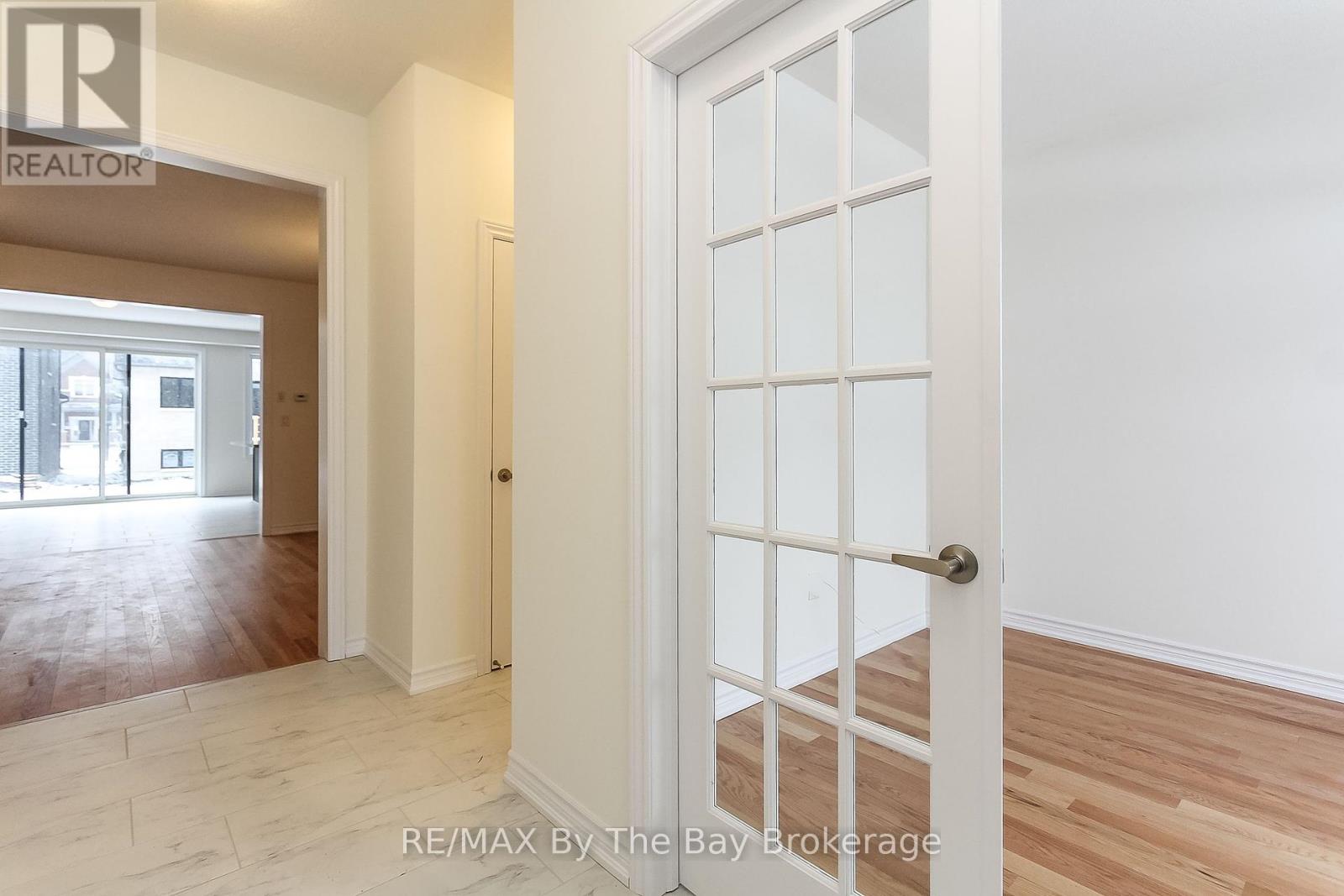 151 Rosanne Circle, Wasaga Beach, Ontario  L9Z 0N1 - Photo 12 - S11962128