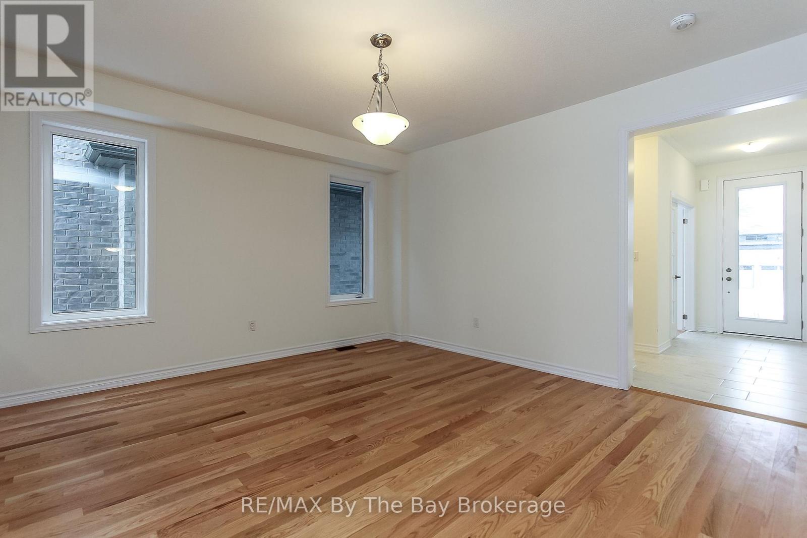 151 Rosanne Circle, Wasaga Beach, Ontario  L9Z 0N1 - Photo 16 - S11962128