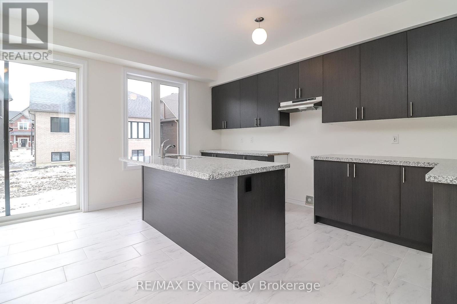 151 Rosanne Circle, Wasaga Beach, Ontario  L9Z 0N1 - Photo 18 - S11962128