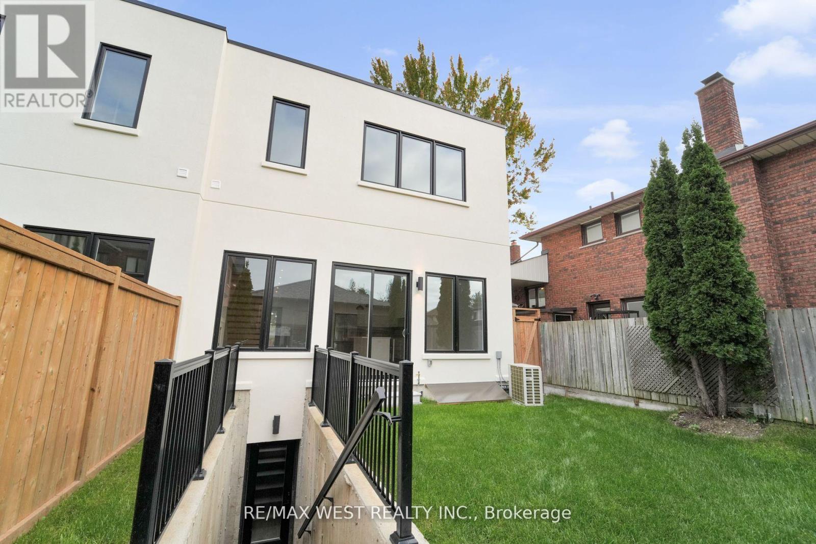 386a Rimilton Avenue, Toronto, Ontario  M8W 2G2 - Photo 39 - W11962213