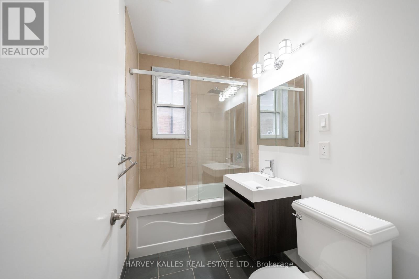 Main - 109 Chatsworth Drive, Toronto, Ontario  M4R 1R8 - Photo 15 - C11961861