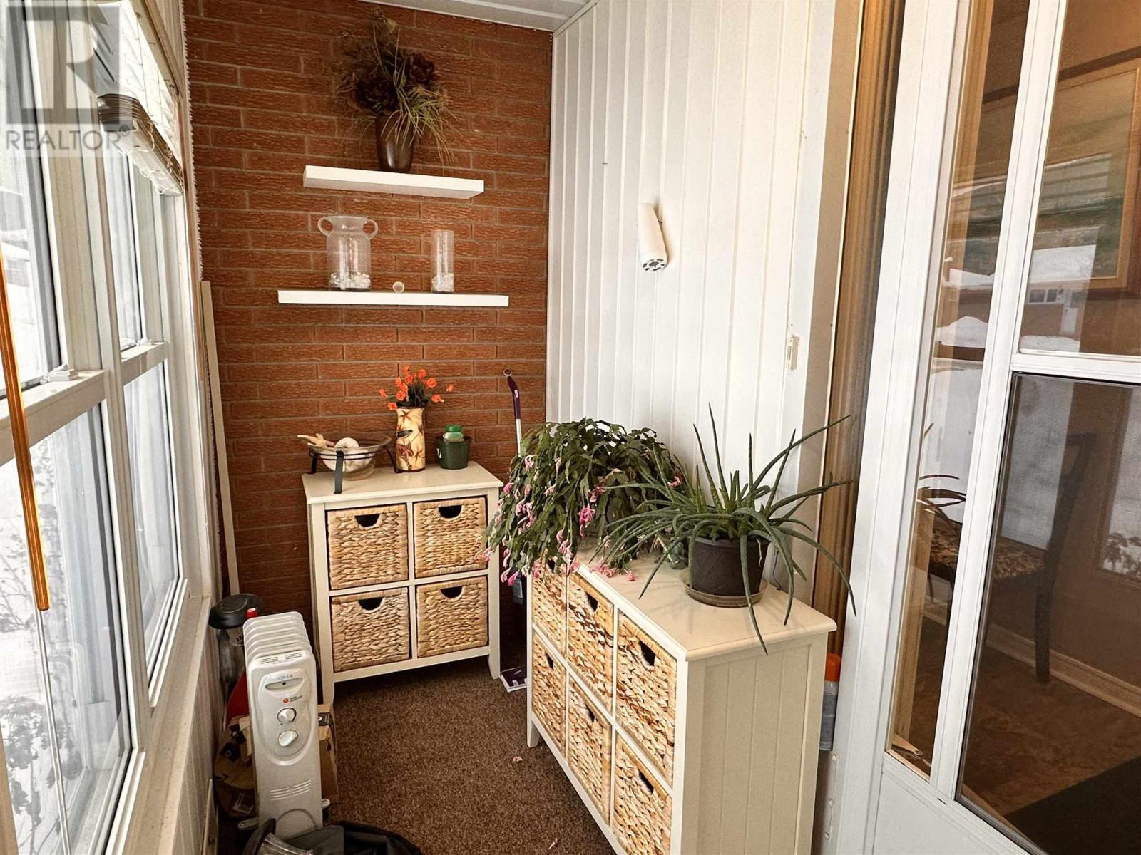Property at 76 Mississauga AVE image 4